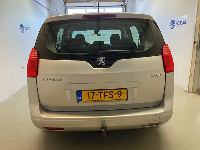 Peugeot 5008 view 7