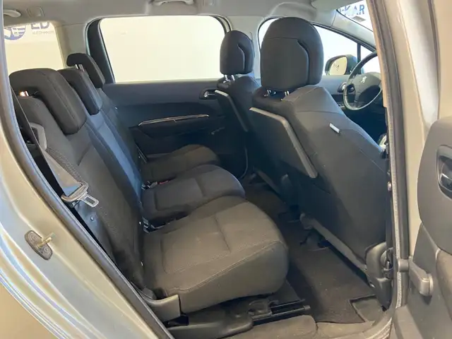 Peugeot 5008 view 12