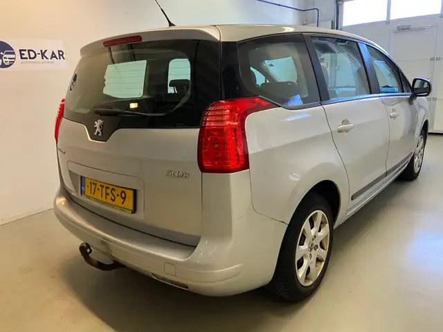 Peugeot 5008 view 6