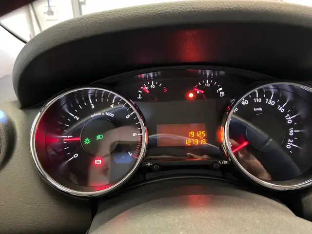 Peugeot 5008 view 3