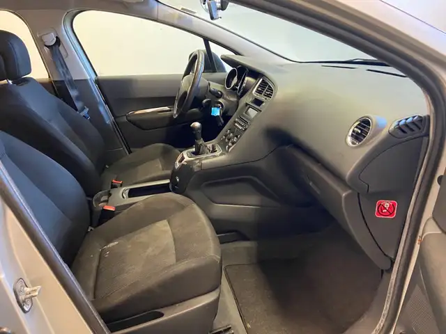 Peugeot 5008 view 10