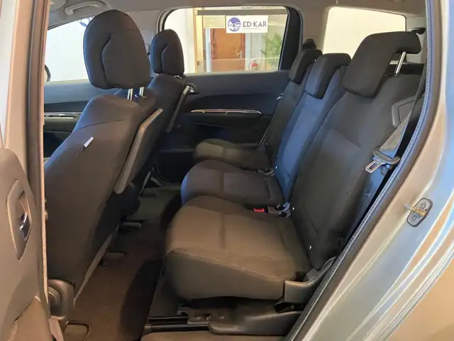 Peugeot 5008 view 13