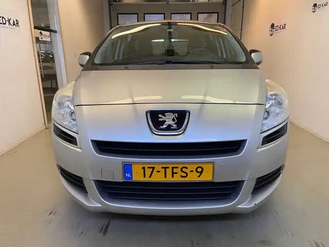 Peugeot 5008 view 4