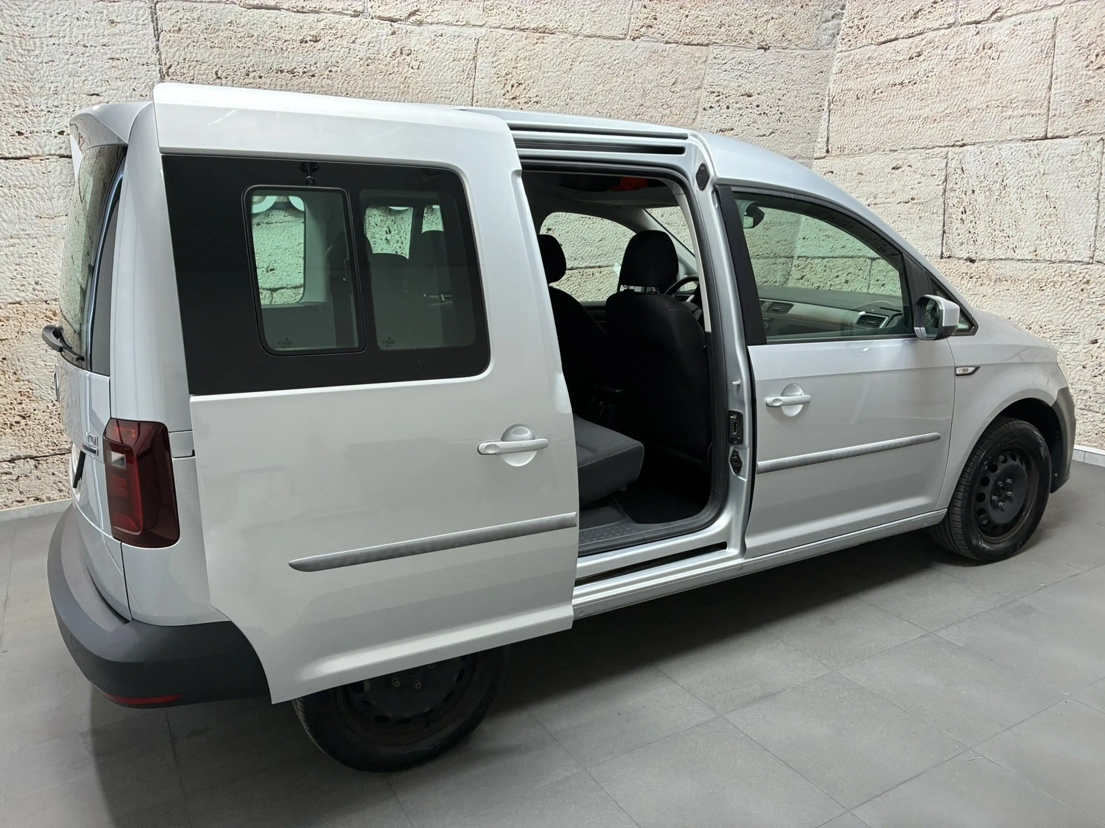 Volkswagen Caddy 2,0 TDI 4MOTION — photo 6
