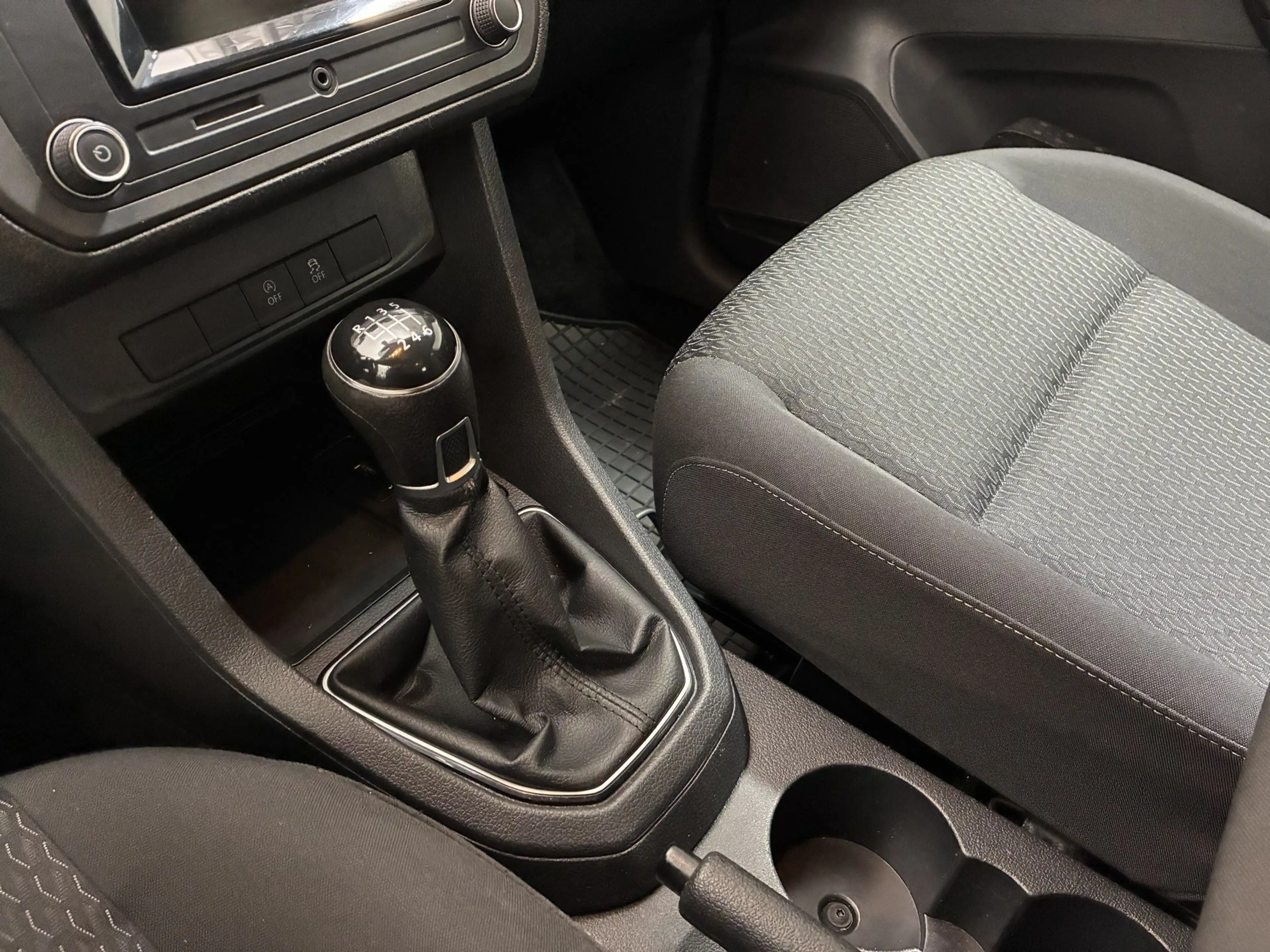 Volkswagen Caddy 2,0 TDI 4MOTION — photo 12