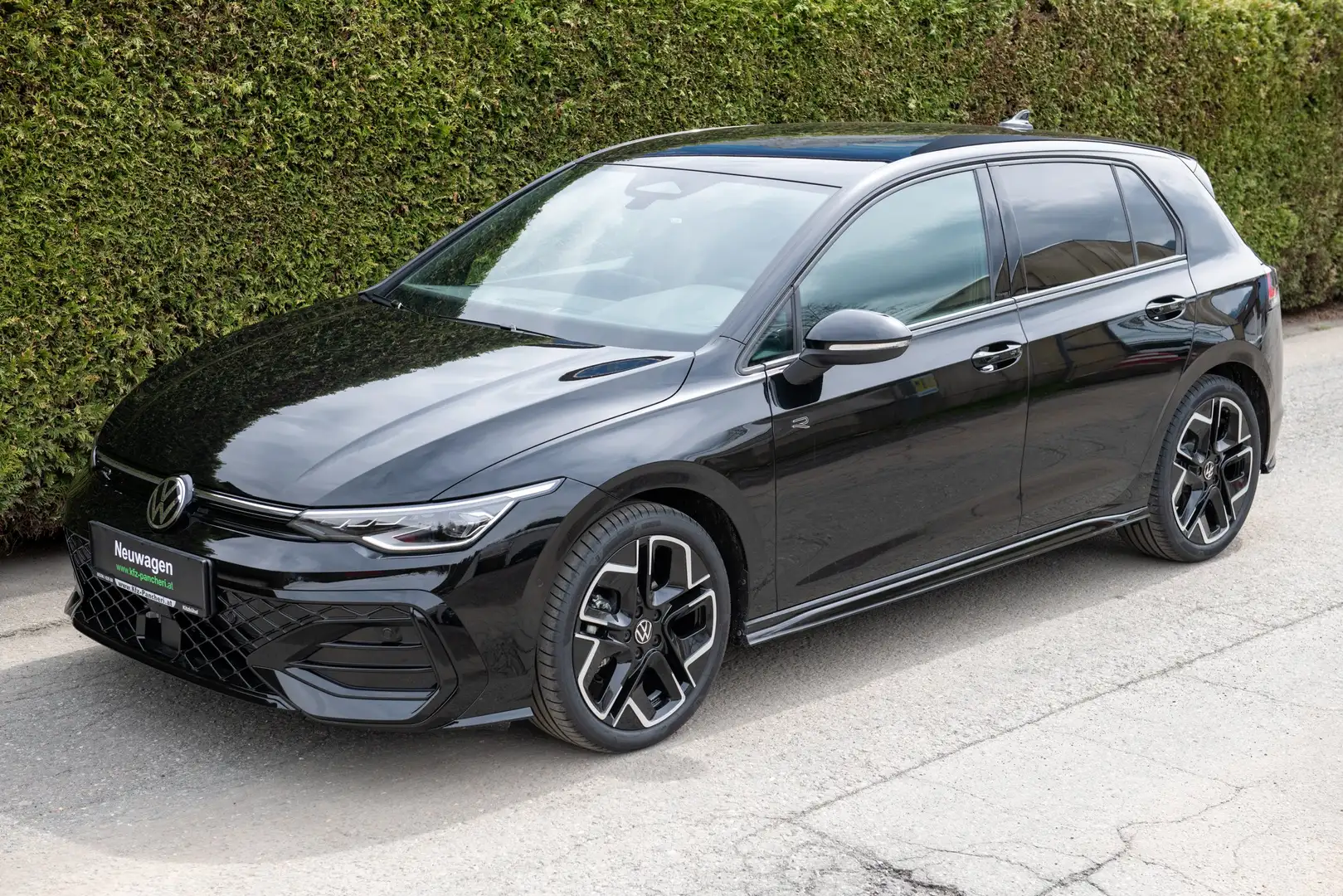 Volkswagen Golf 1.5 eTSI 110 kW R-Line, Matrix, 18" 5JG Schwarz - 1