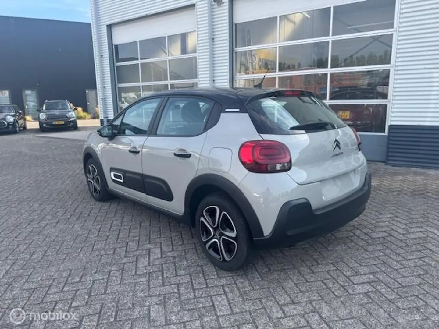 Citroen C3 1.2 PureTech Feel Edition Bruin - 2