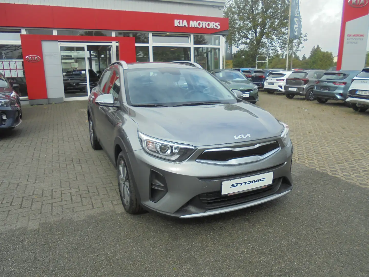 Kia Stonic Vision 1.0T-GDI 6MT Navi STD Grau - 2