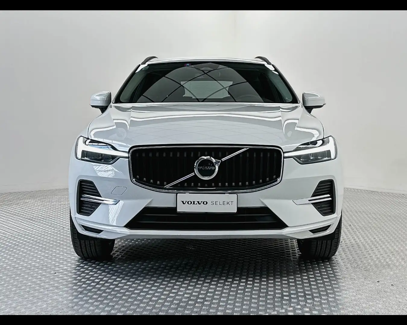 Volvo XC60 B5 (B) AWD Geartronic Momentum Pro Bianco - 2