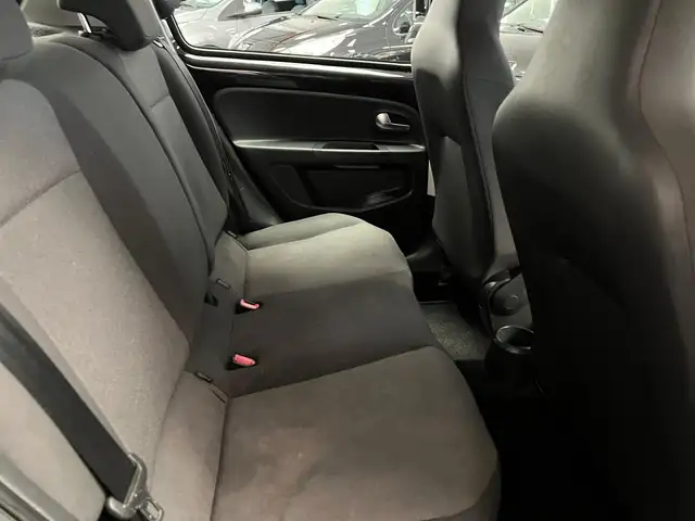 Volkswagen Up! view 23