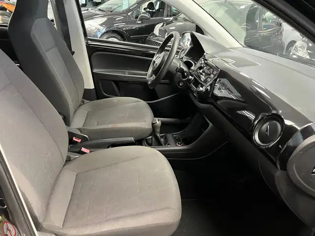 Volkswagen Up! view 21
