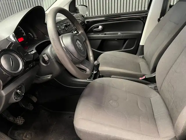 Volkswagen Up! view 20