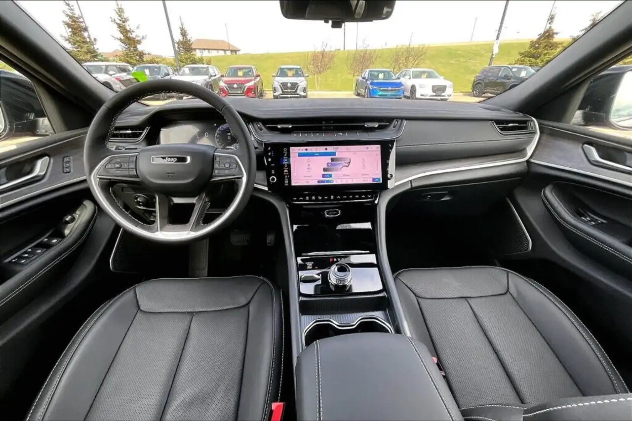 Jeep Grand Cherokee снимка Jeep Grand Cherokee