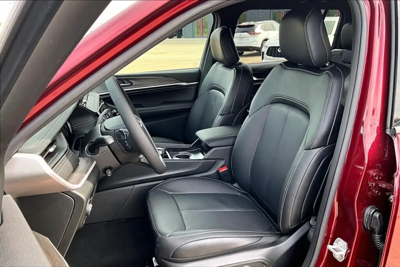 Jeep Grand Cherokee снимка Jeep Grand Cherokee