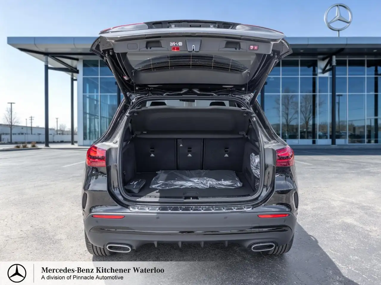 Mercedes-Benz GLA снимка Mercedes-Benz GLA