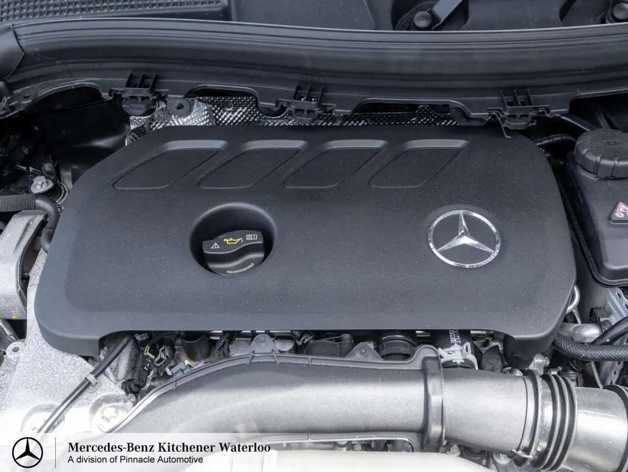 Mercedes-Benz GLA снимка Mercedes-Benz GLA