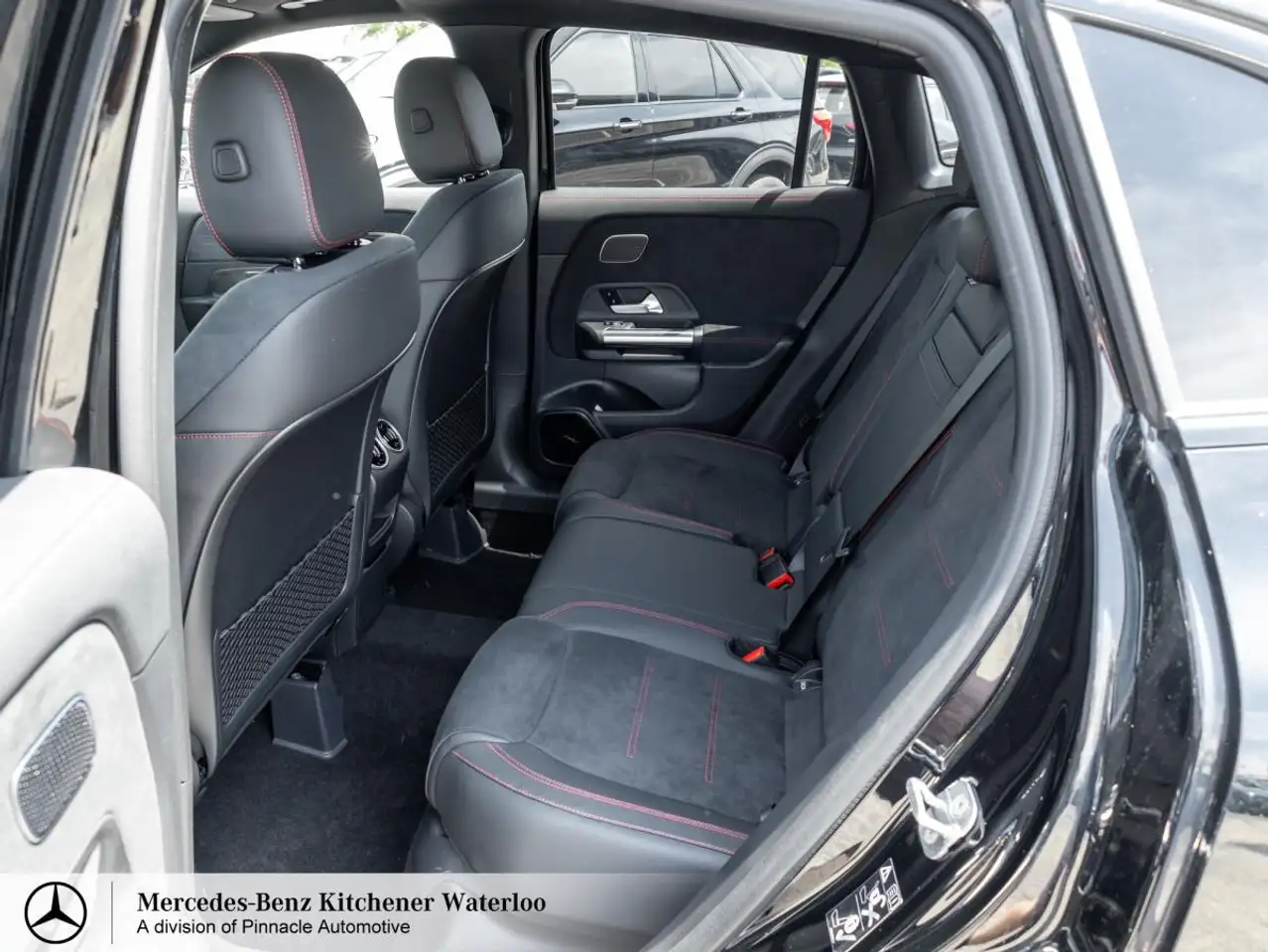 Mercedes-Benz GLA снимка Mercedes-Benz GLA