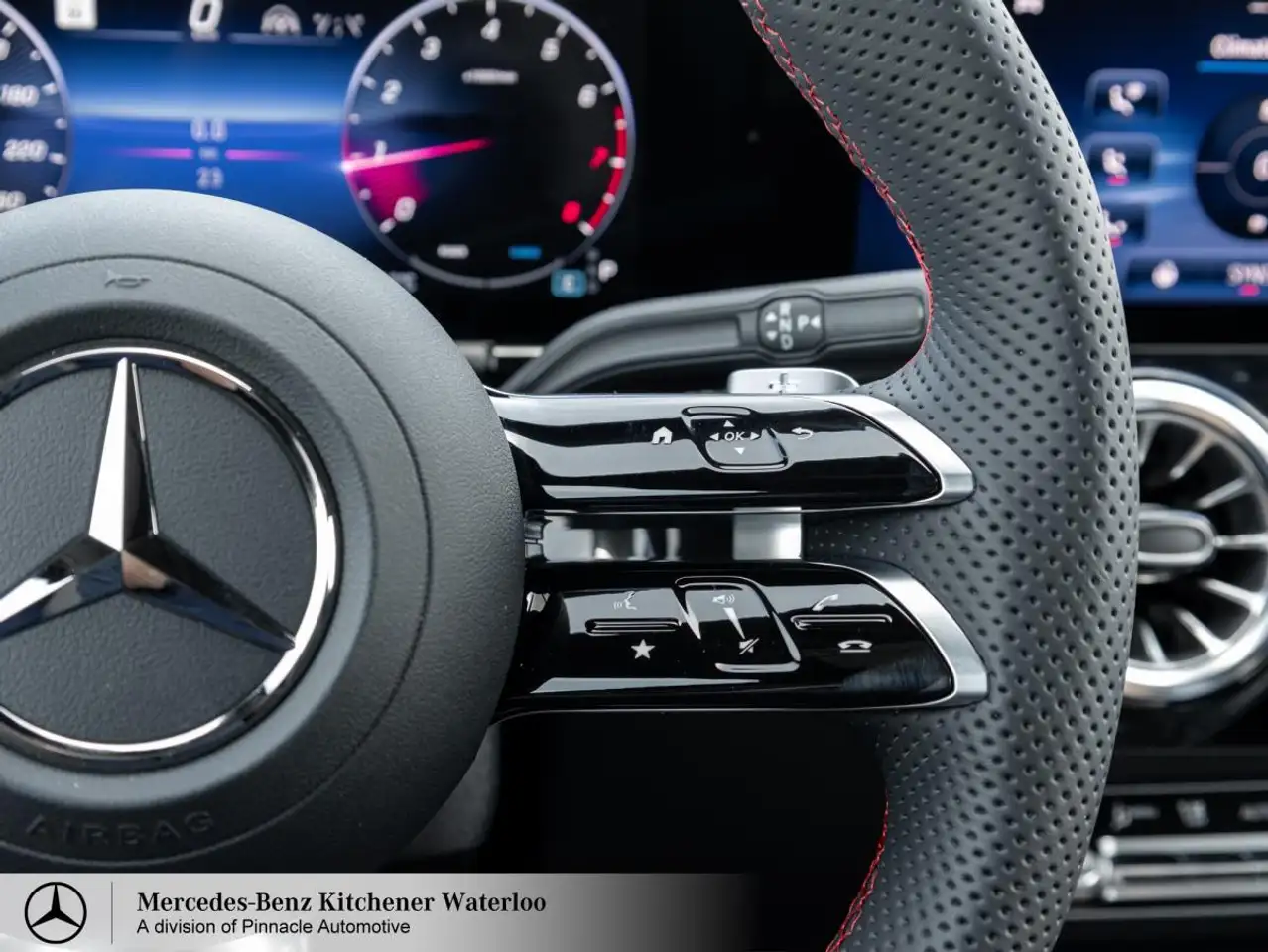 Mercedes-Benz GLA снимка Mercedes-Benz GLA