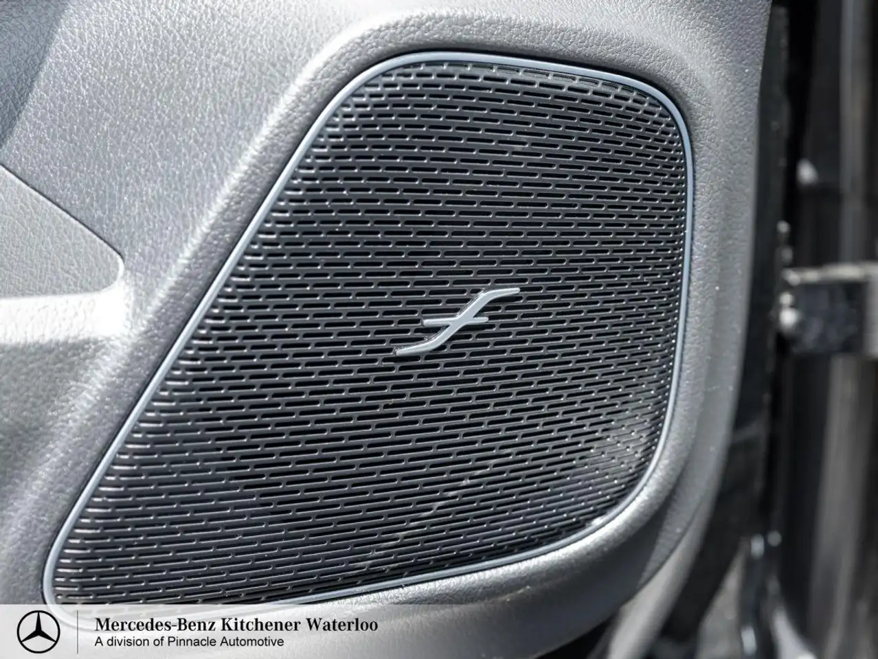 Mercedes-Benz GLA снимка Mercedes-Benz GLA