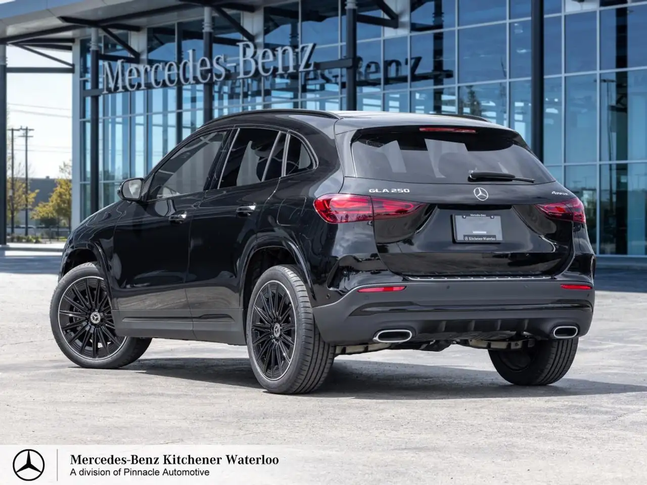 Mercedes-Benz GLA снимка Mercedes-Benz GLA
