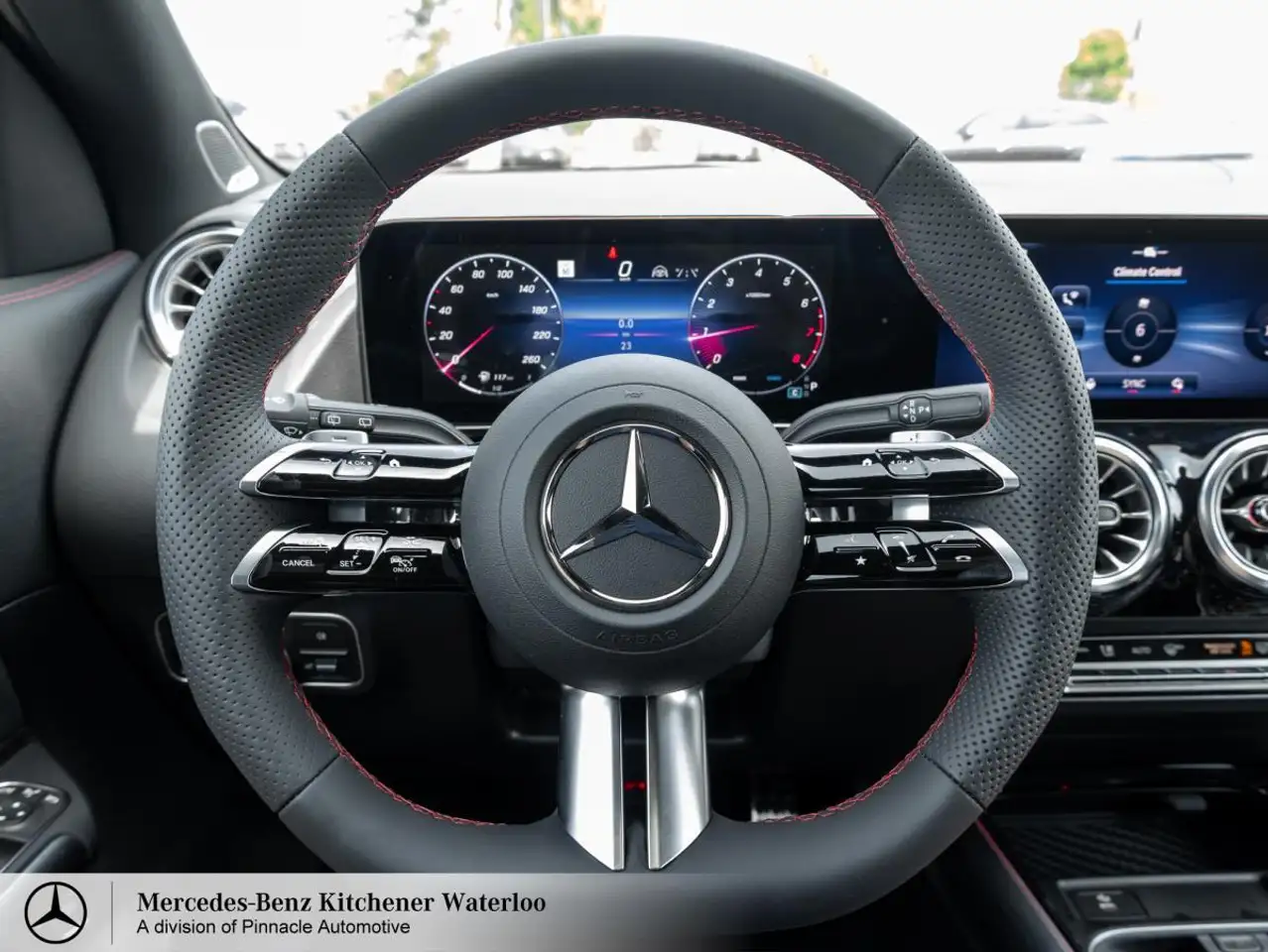 Mercedes-Benz GLA снимка Mercedes-Benz GLA