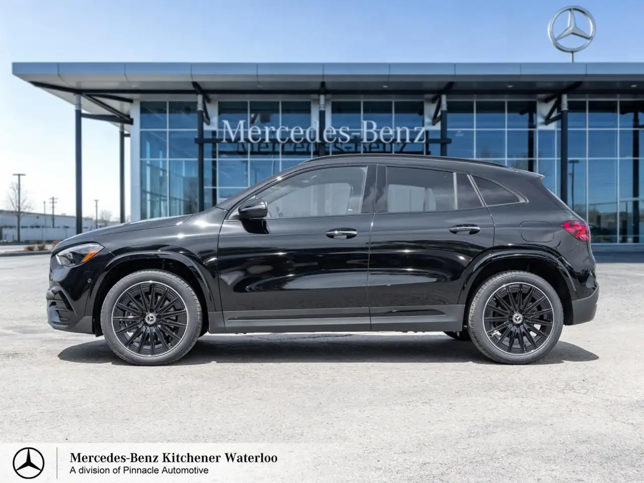 Mercedes-Benz GLA снимка Mercedes-Benz GLA