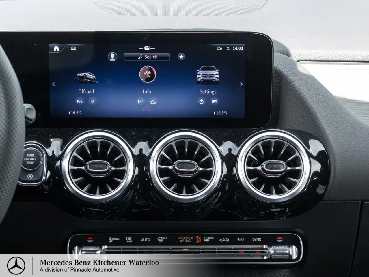 Mercedes-Benz GLA снимка Mercedes-Benz GLA