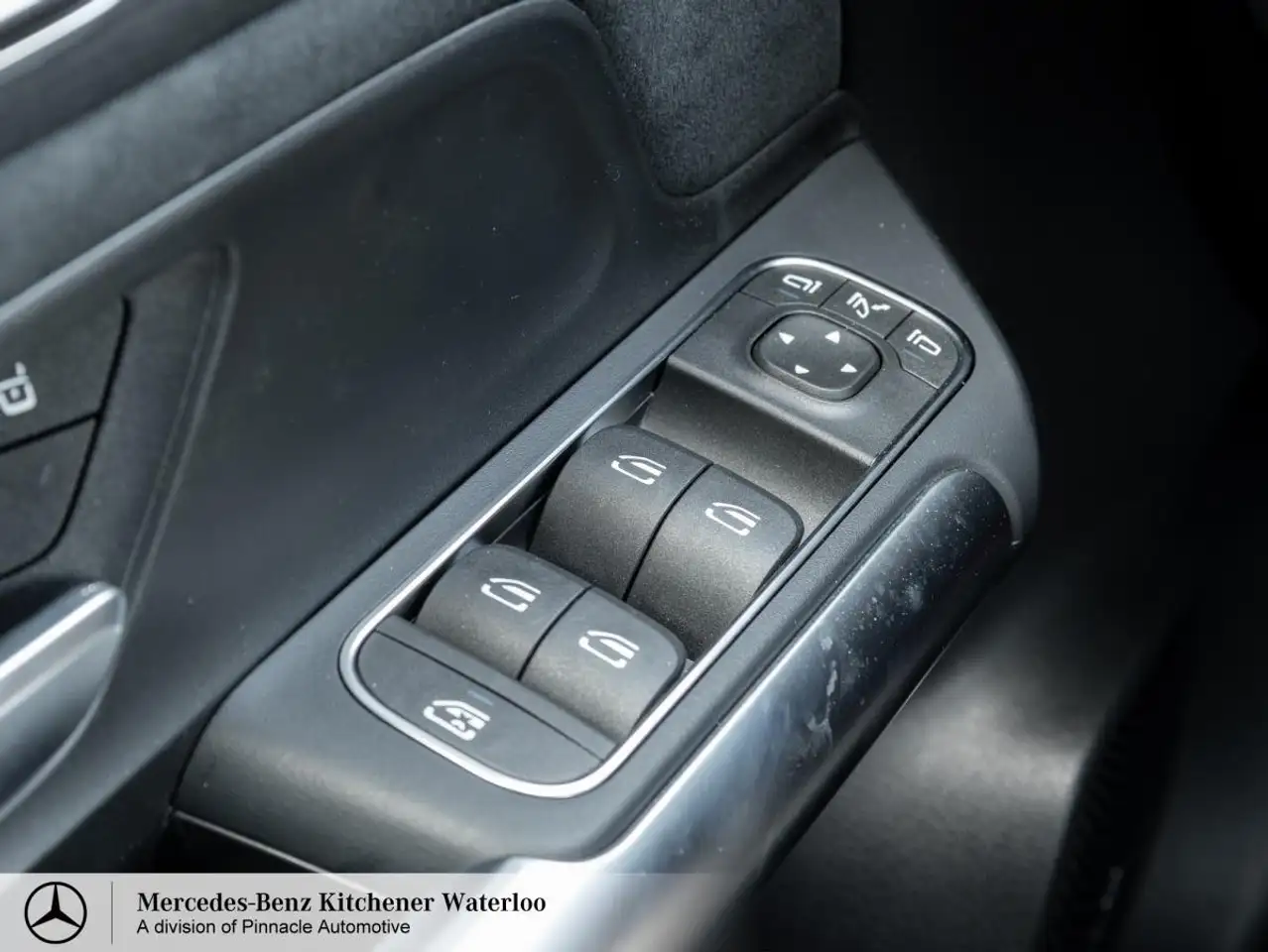Mercedes-Benz GLA снимка Mercedes-Benz GLA