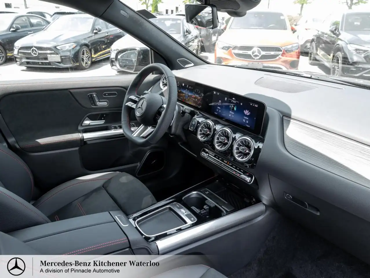 Mercedes-Benz GLA снимка Mercedes-Benz GLA