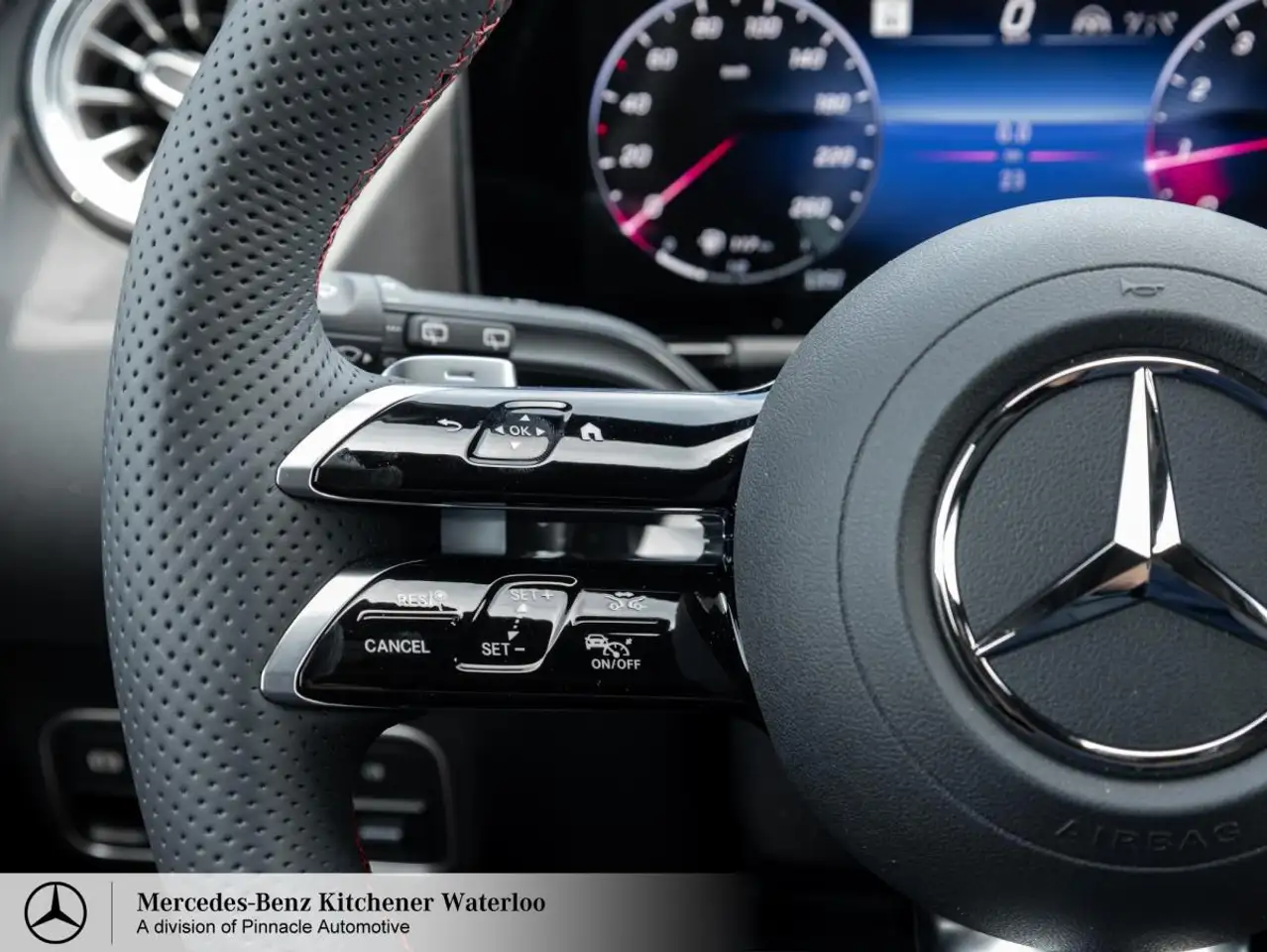 Mercedes-Benz GLA снимка Mercedes-Benz GLA
