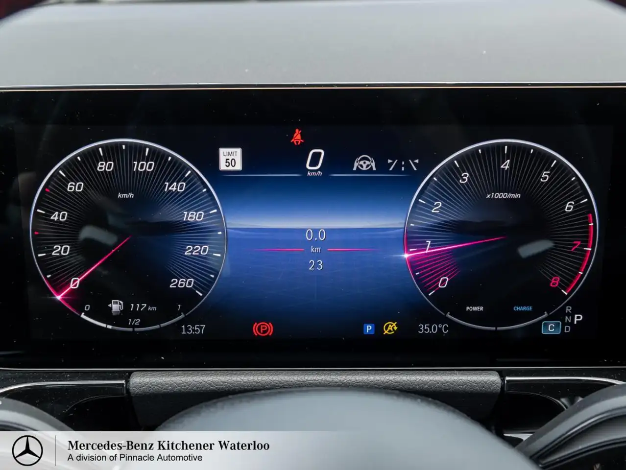 Mercedes-Benz GLA снимка Mercedes-Benz GLA
