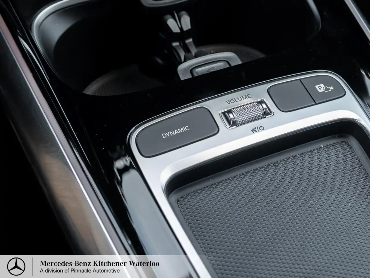 Mercedes-Benz GLA снимка Mercedes-Benz GLA