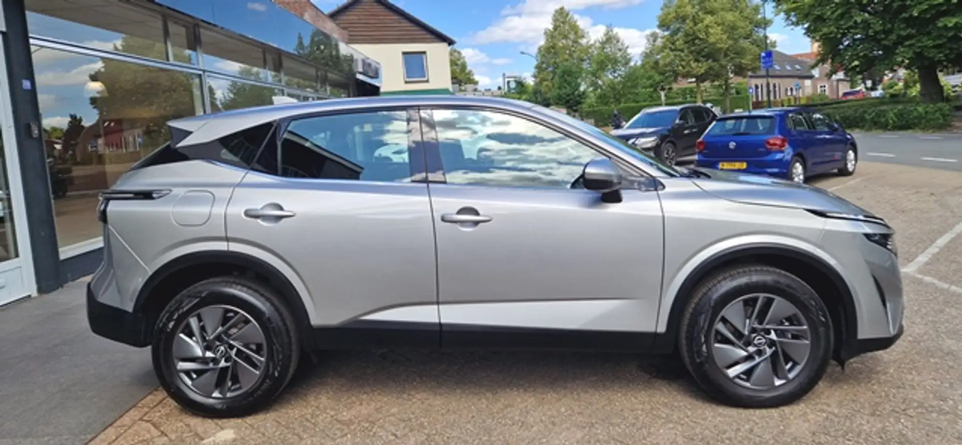 Nissan Qashqai 1.3 158PK DIG-Turbo Mild-Hybrid X-Tronic A/T Acent Grijs - 2