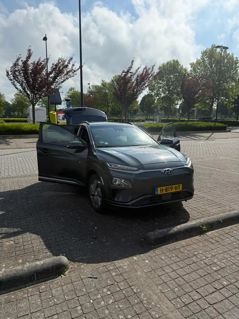 Hyundai KONA EV Comfort 64 kWh Grijs - 2