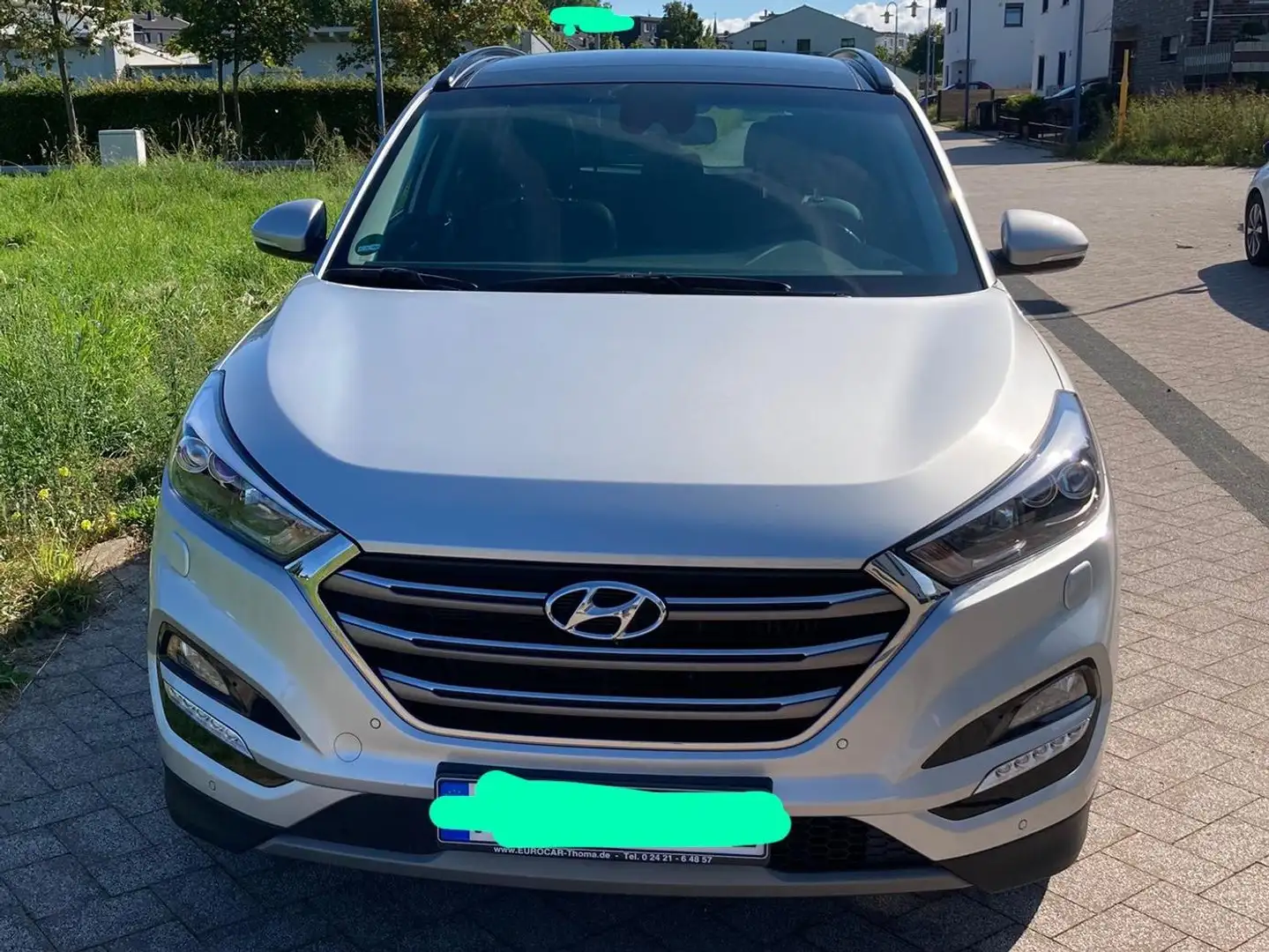Hyundai TUCSON Top Ausstattung Pano-Leder-Navi usw Silber - 2
