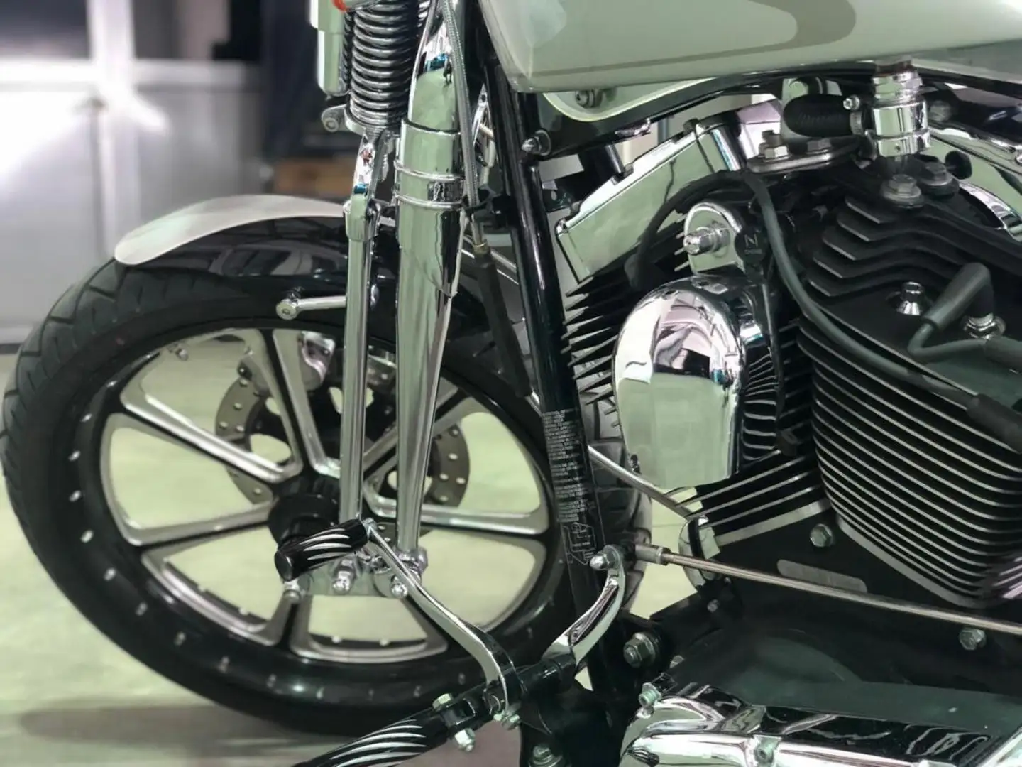 Harley-Davidson Heritage Springer Custom Bike FXSTS mit Springergabel Silber - 2