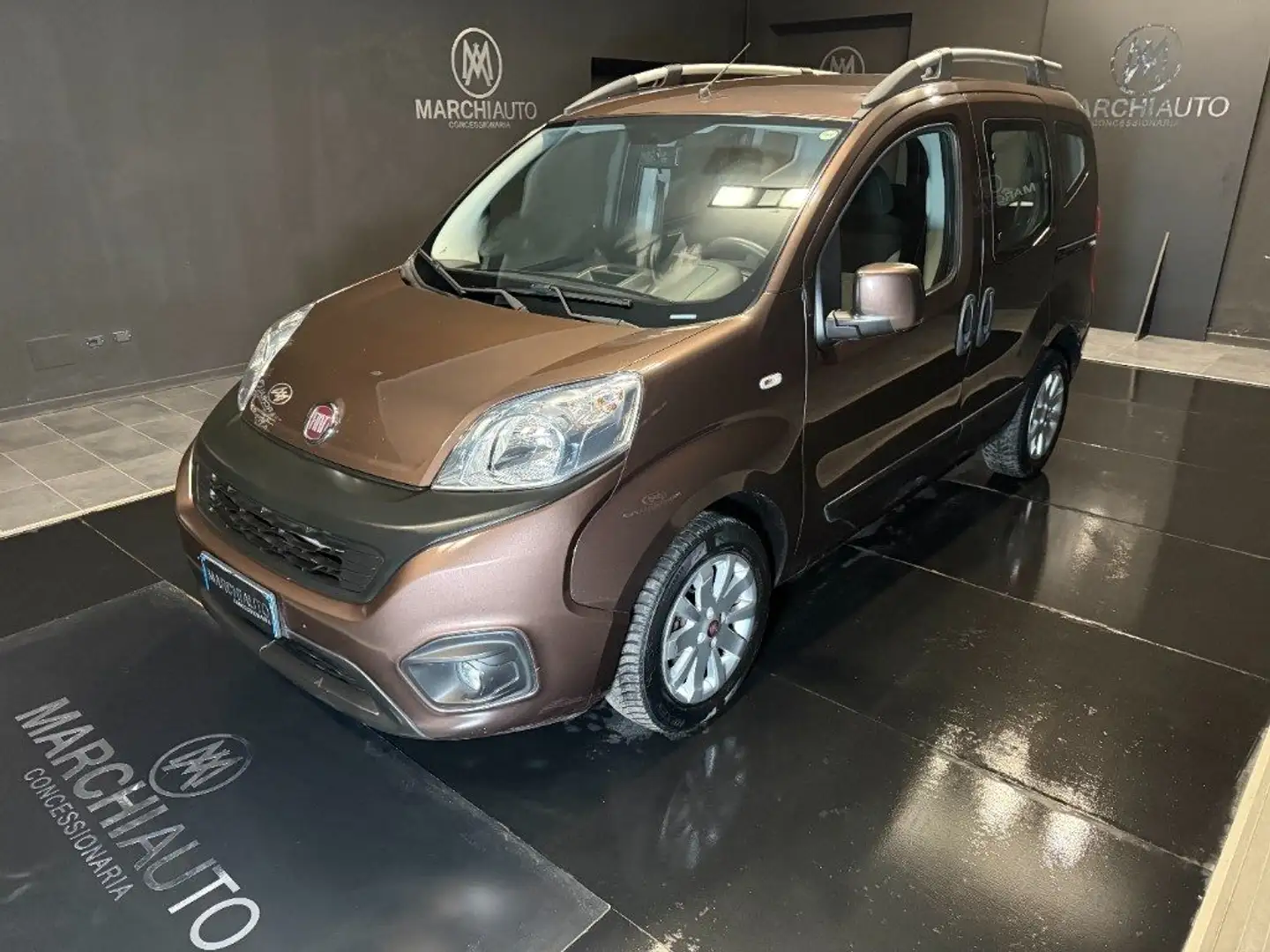 Fiat Qubo 1.3 MJT 80 CV Lounge Brun - 1