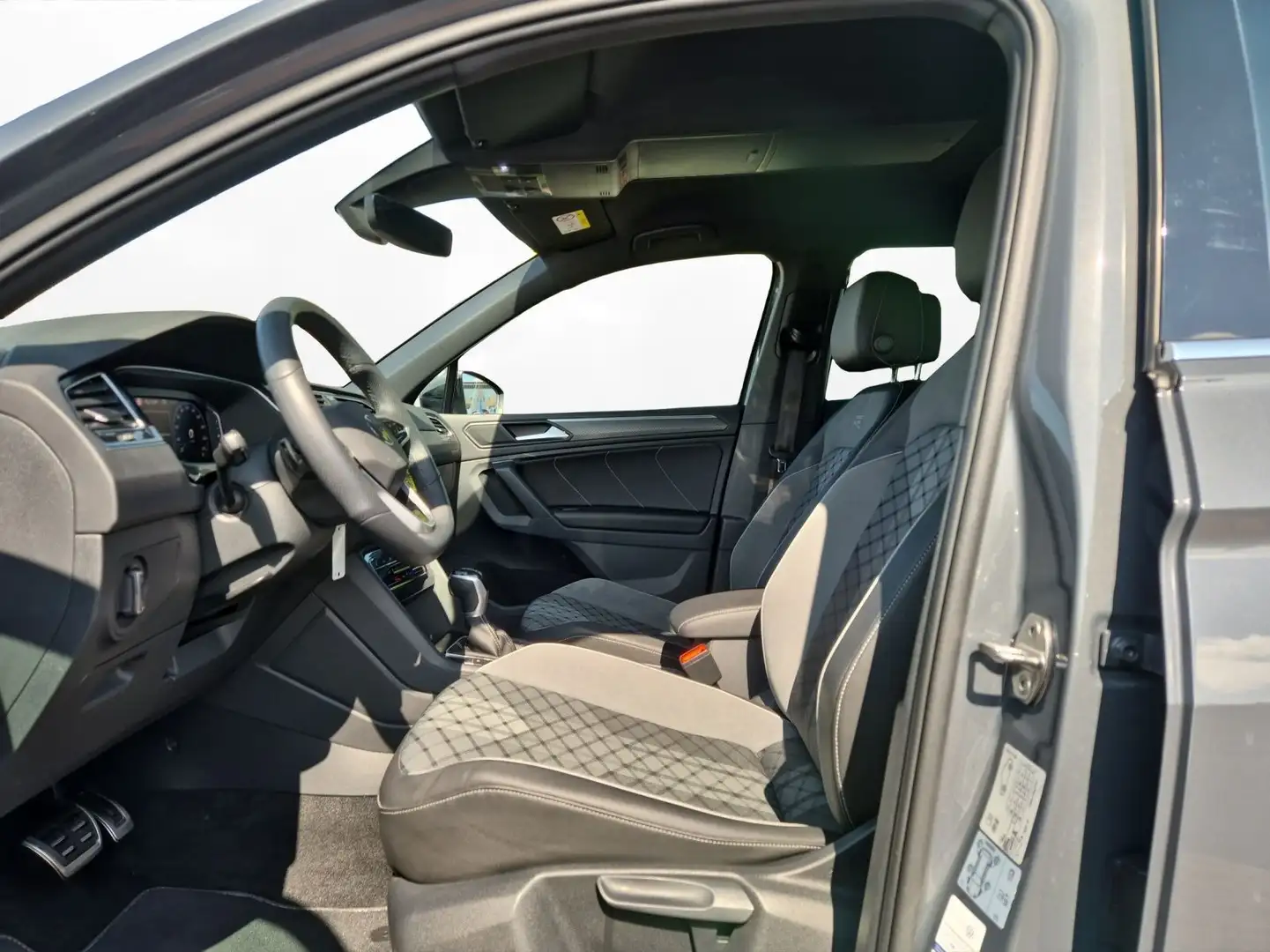Volkswagen Tiguan 2.0 TDI DSG R-Line 4Motion Navi AHK Kamer Grau - 2