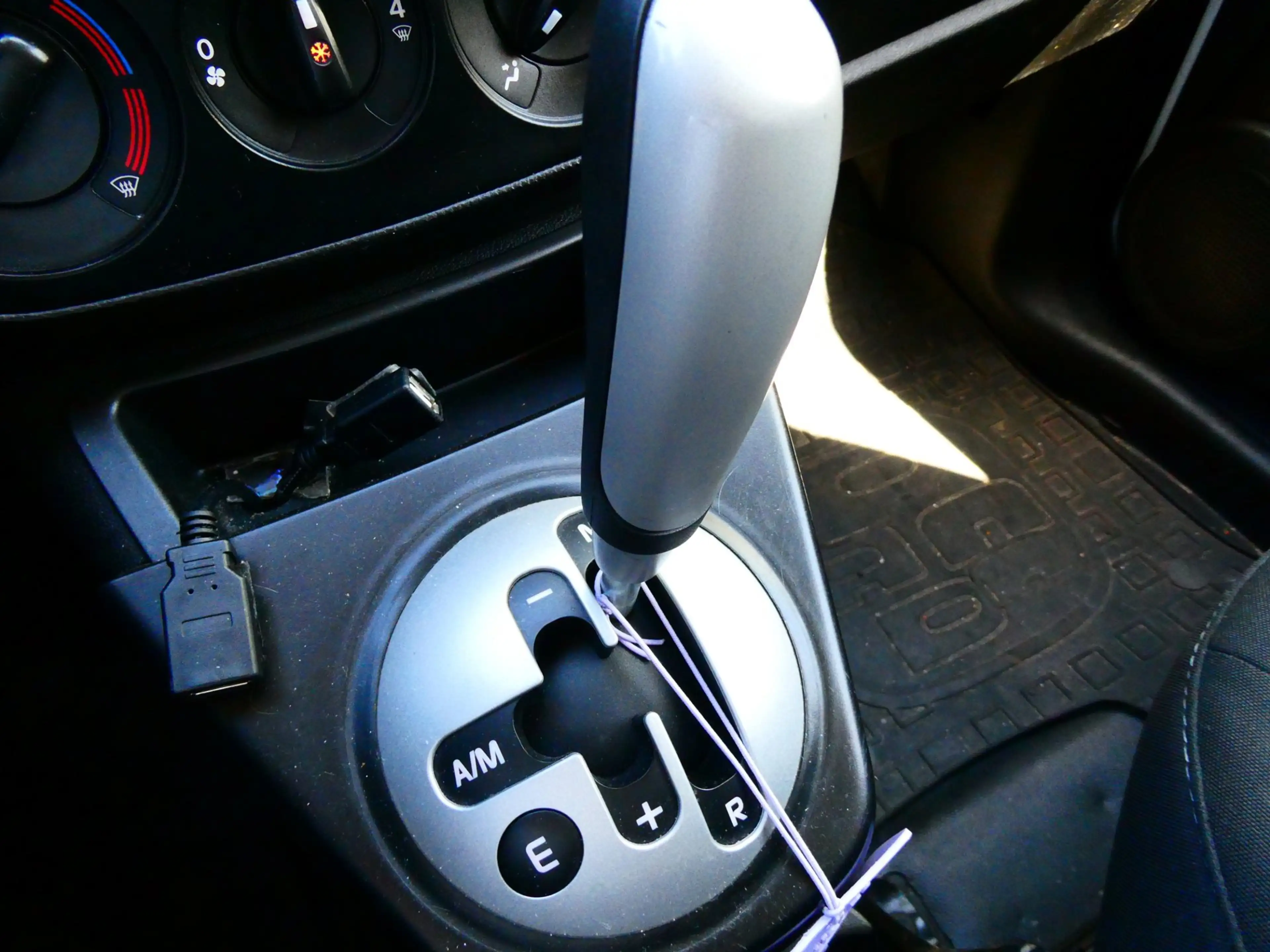 Fiat Fiorino 1.3 SX 80pk 2e eig. Automaat Airco BTW-auto PDC Tr — photo 2
