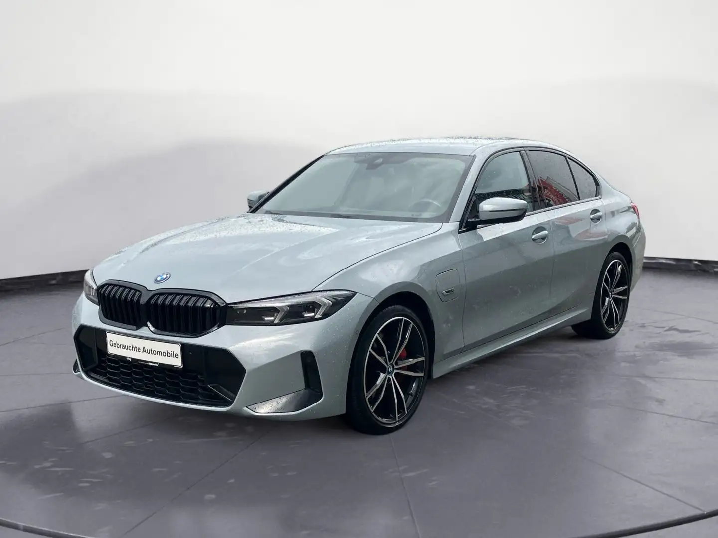 BMW 330 e xDrive Automatik M Sportpaket Sport Aut. Gris - 2
