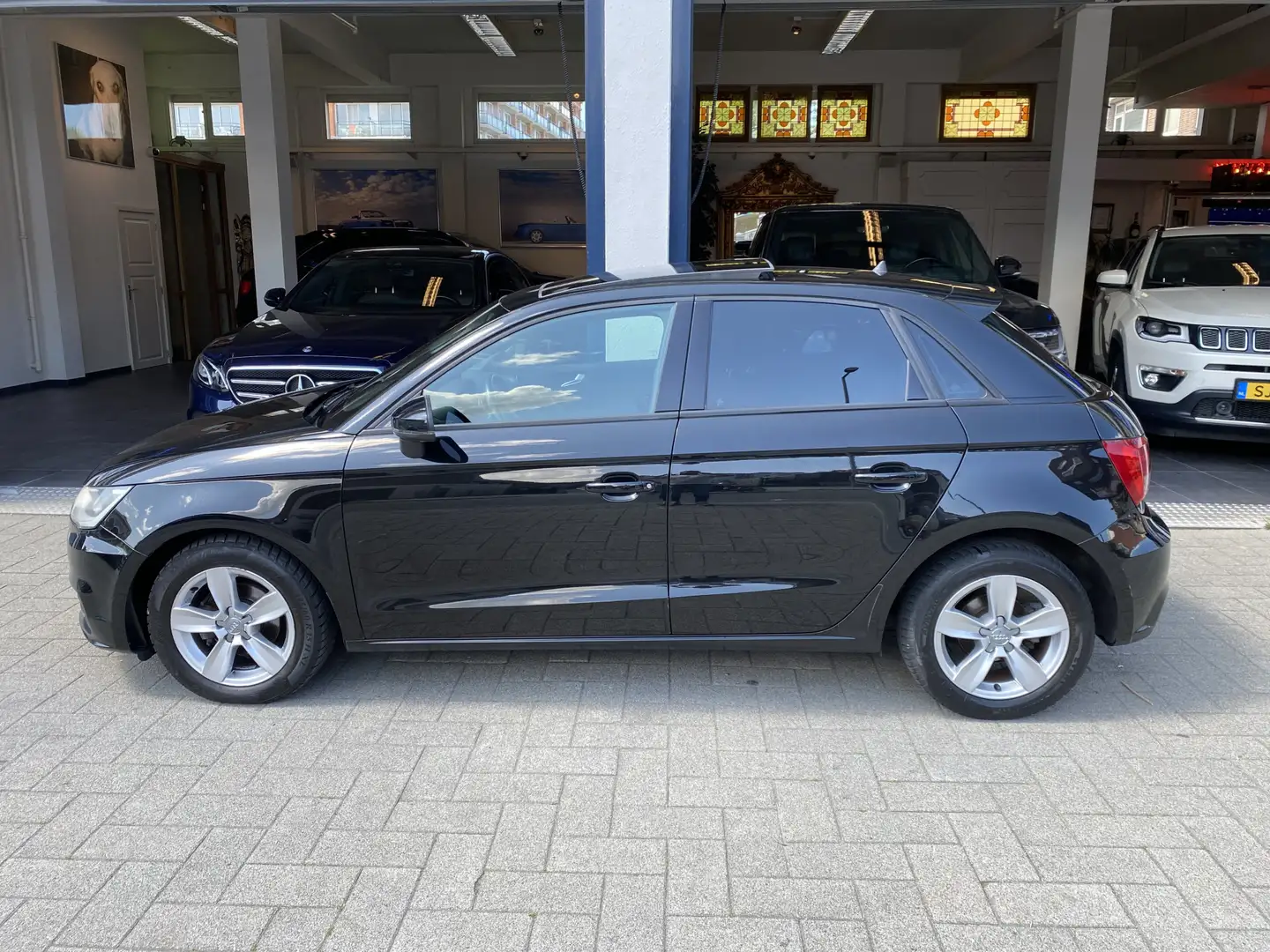 Audi A1 Sportback 1.0 TFSI Pro Line PANORAMA/NAVI/CLIMA/CR Schwarz - 2