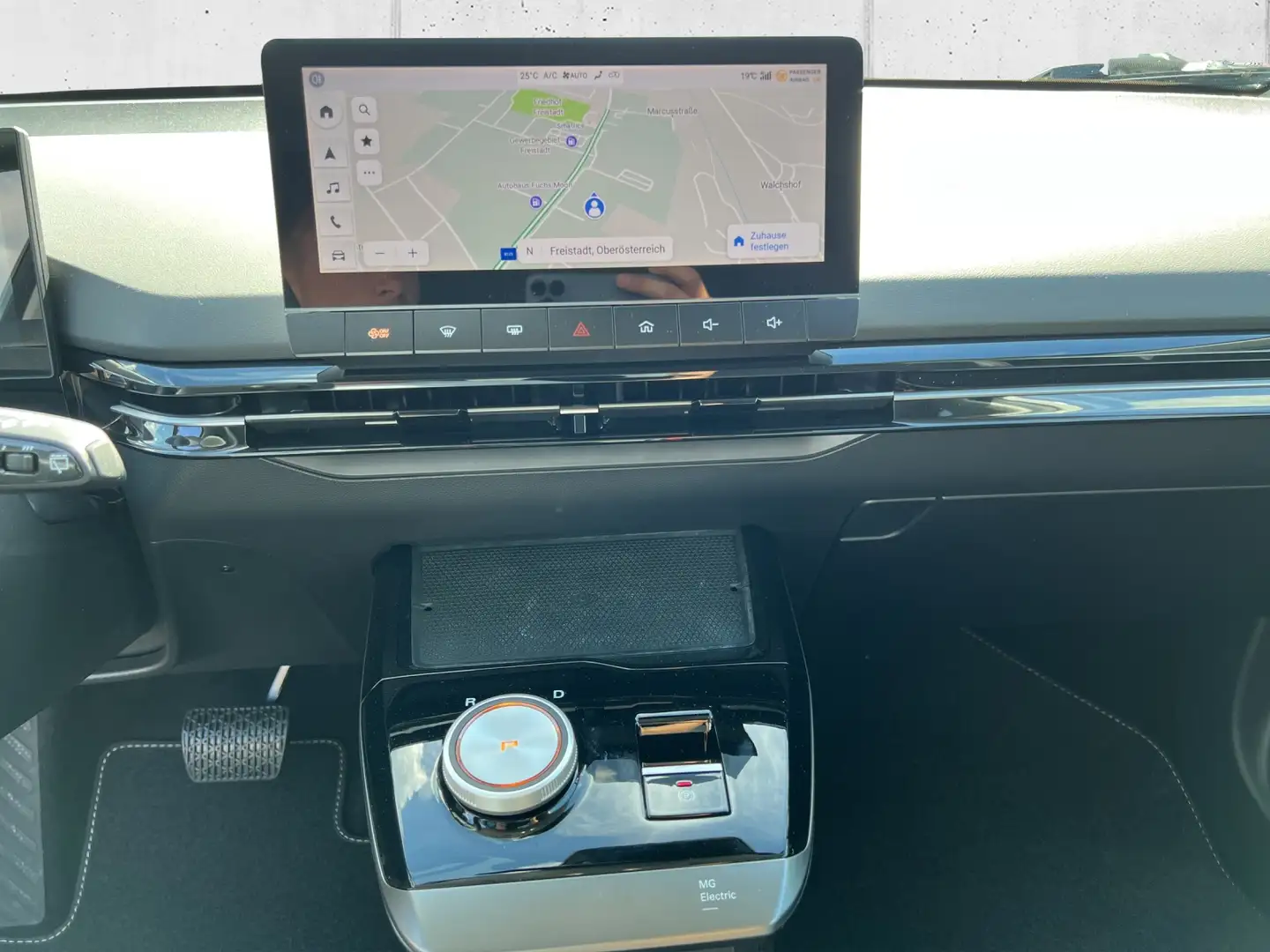 MG MG4 Luxury 64kWh - 435km 5t. Weiß - 2