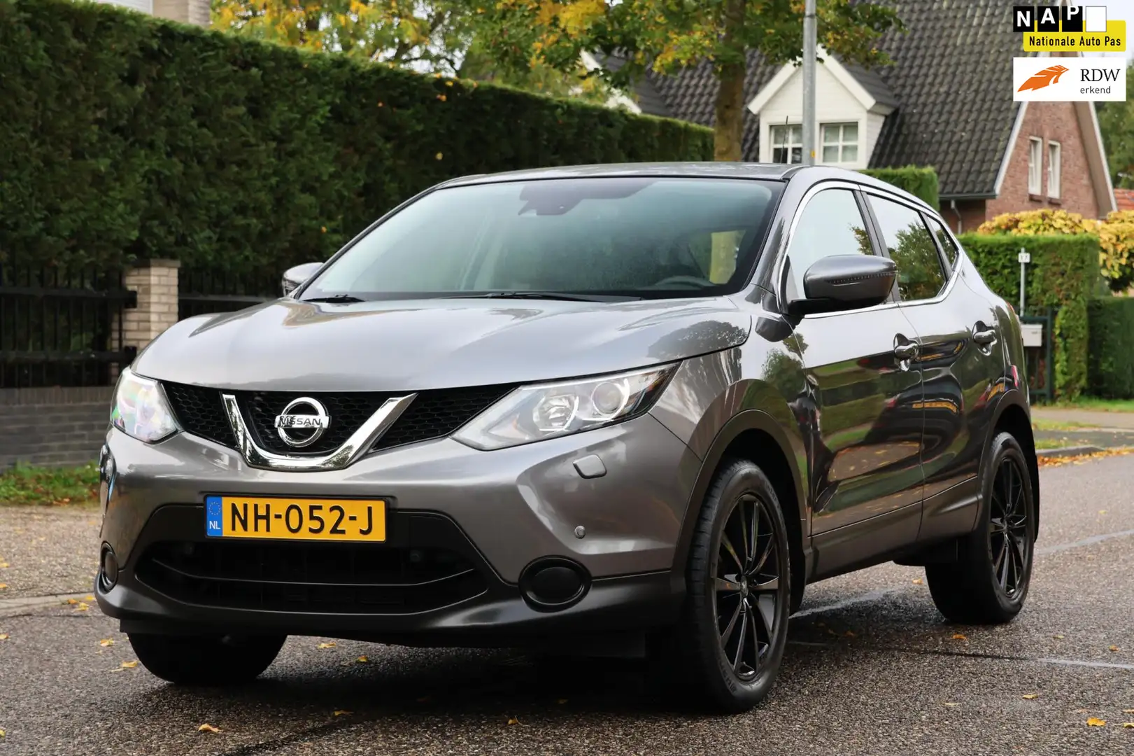 Nissan Qashqai 1.2 N-Connecta | 1 EIGENAAR | AIRCO | CRUISE | ZEE Grijs - 1
