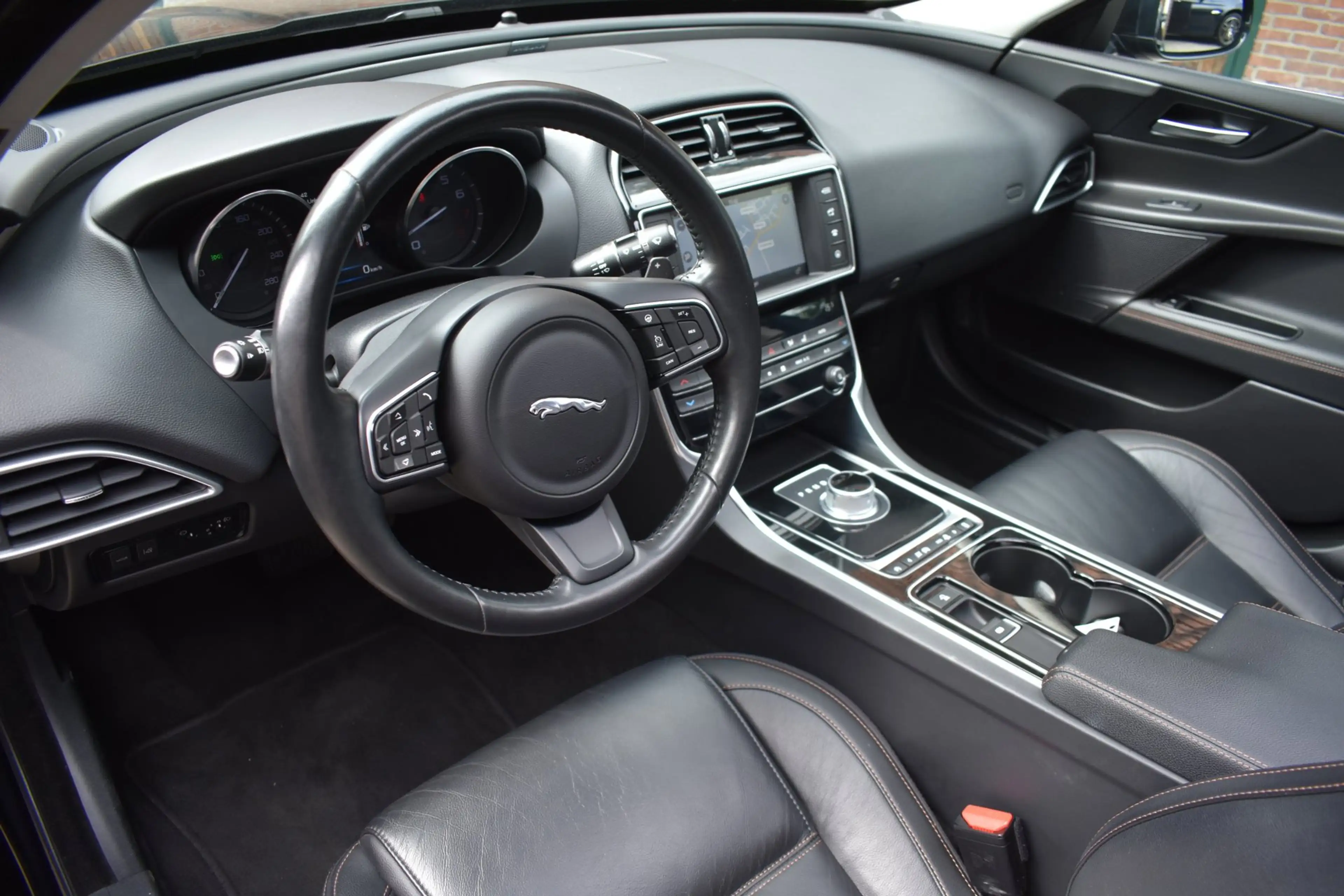 Jaguar XE 2.0 Portfolio '16 Pano Clima Navi Cruise Leder Inr — photo 13
