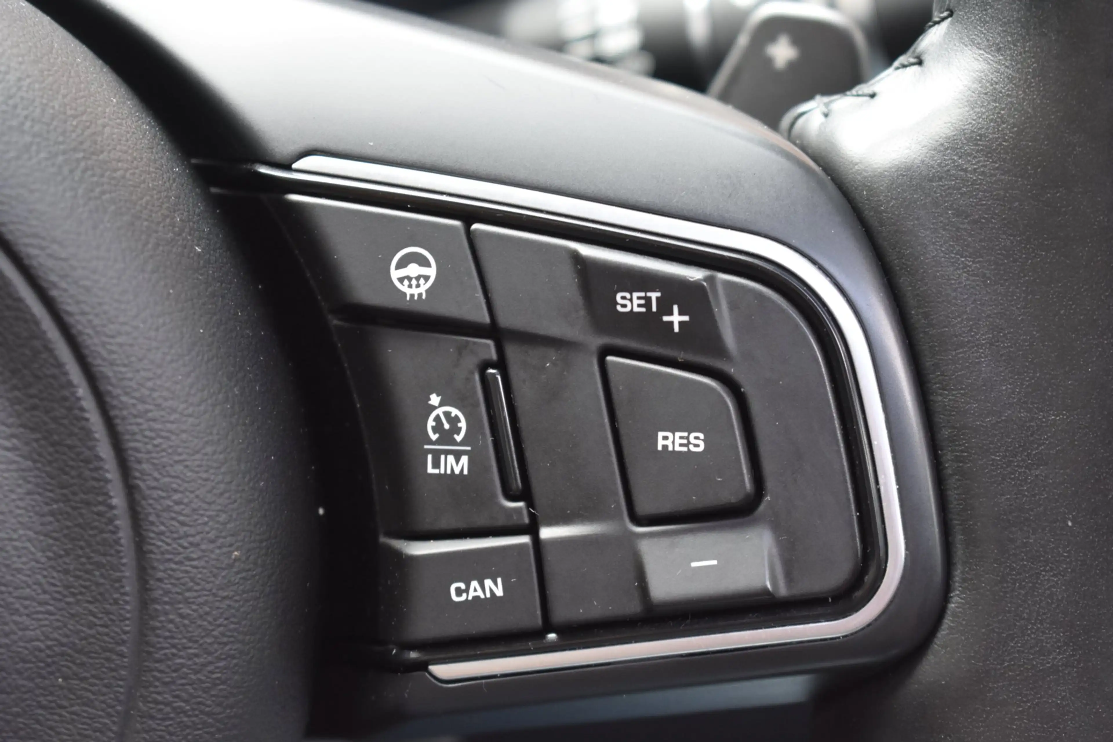 Jaguar XE 2.0 Portfolio '16 Pano Clima Navi Cruise Leder Inr — photo 12