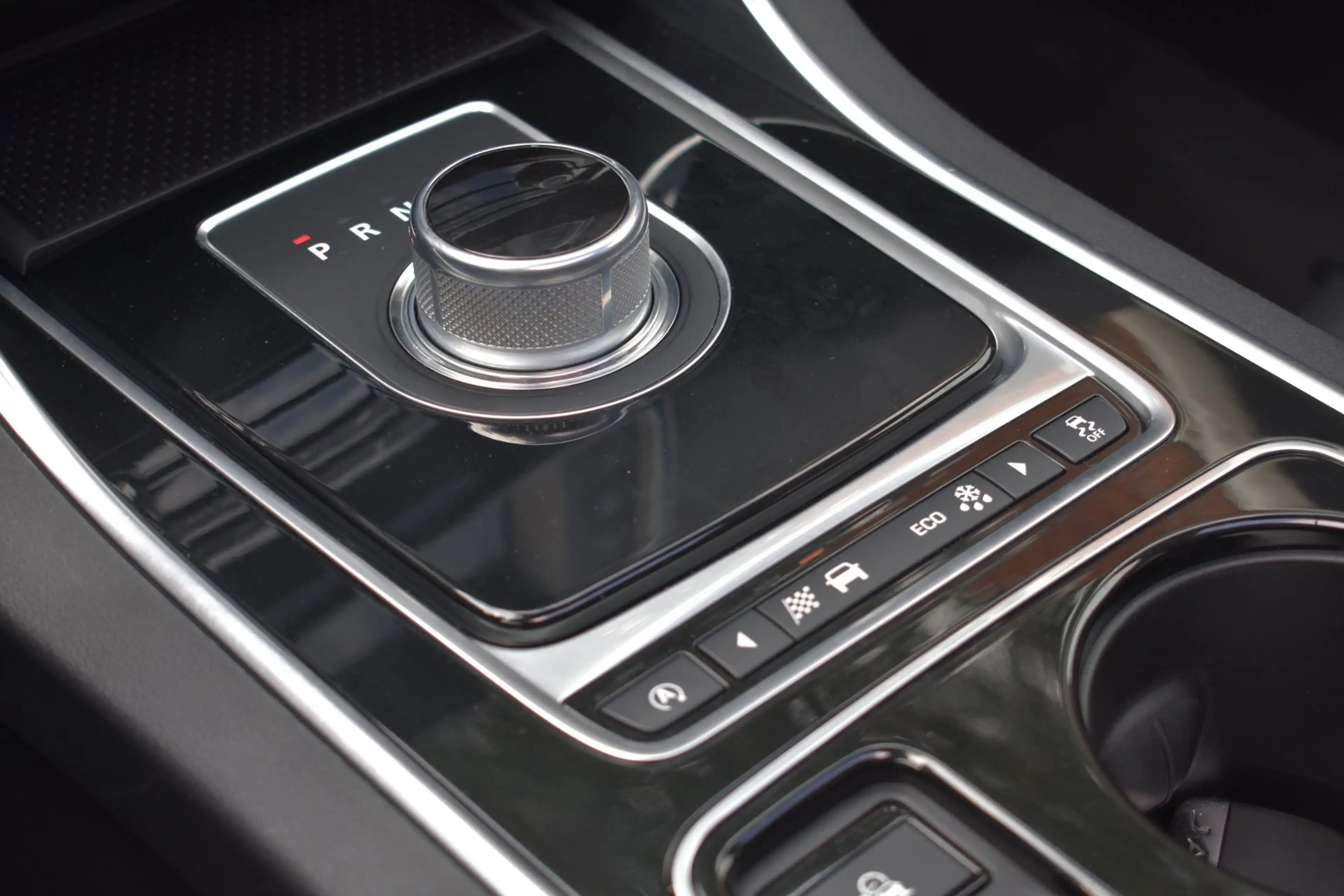 Jaguar XE 2.0 Portfolio '16 Pano Clima Navi Cruise Leder Inr — photo 17
