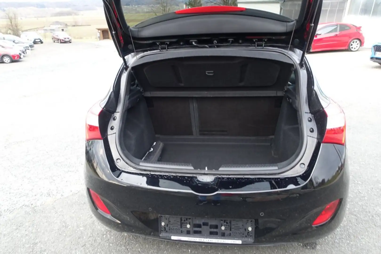 Hyundai i30 - 5 Europe Plus UpGrade 1,4 CVVT 102s Zwart - 2