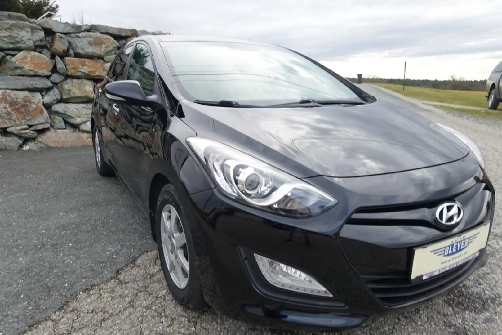 Hyundai i30 - 5 Europe Plus UpGrade 1,4 CVVT 102s Schwarz - 1