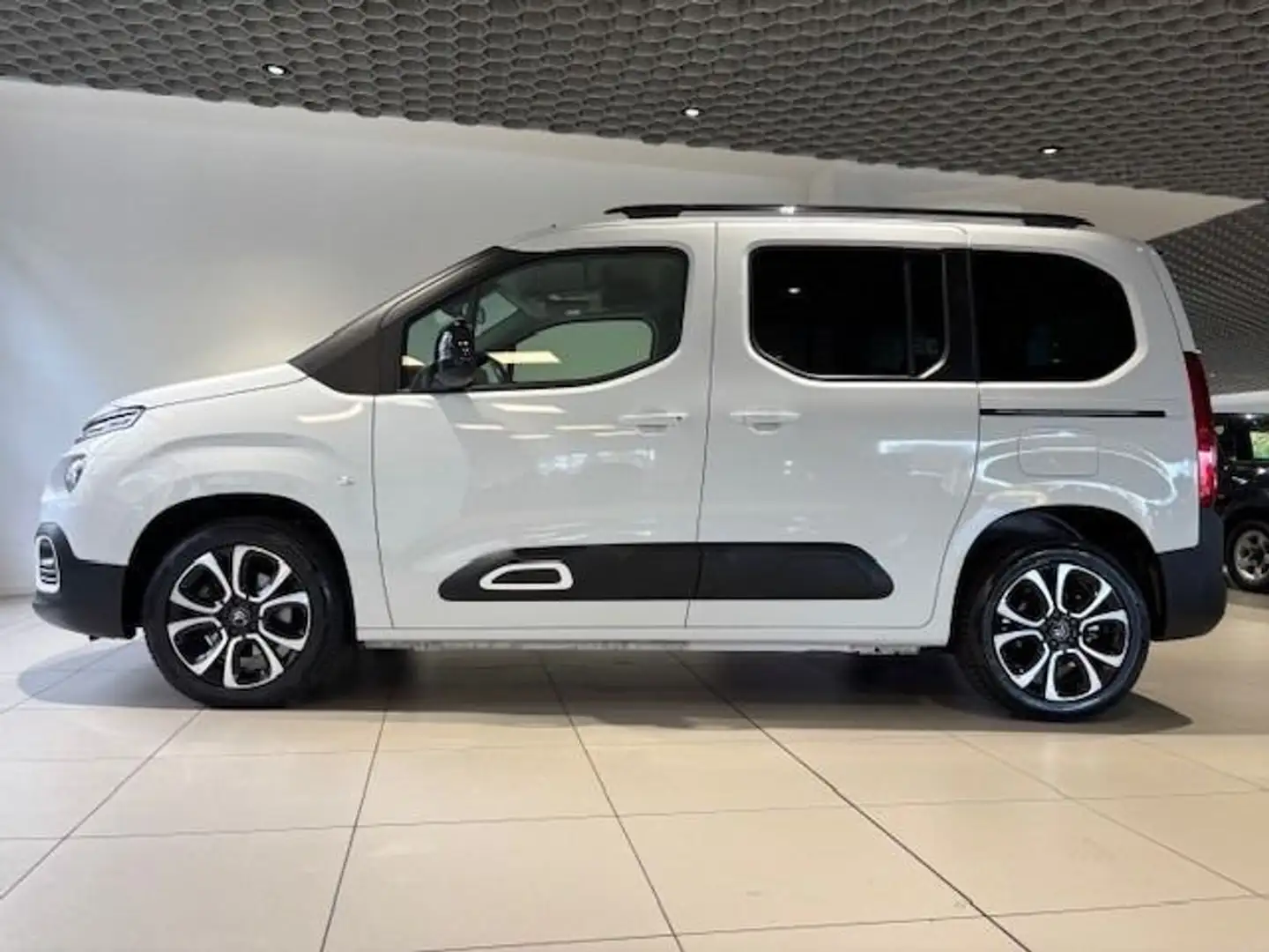 Citroen Berlingo 1.2 PT130 Shine M AUTOM *AHK*Allwetter* Violett - 2