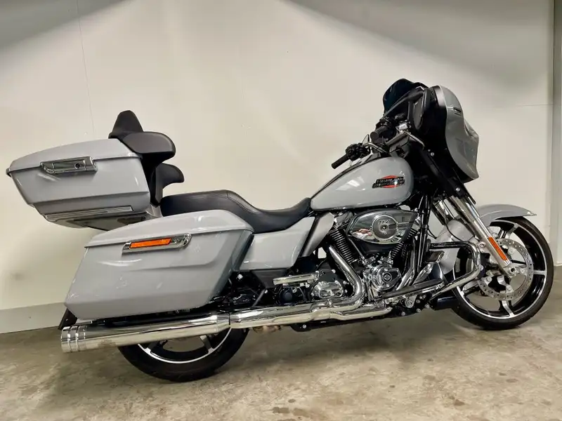 Harley-Davidson Street Glide - foto 4